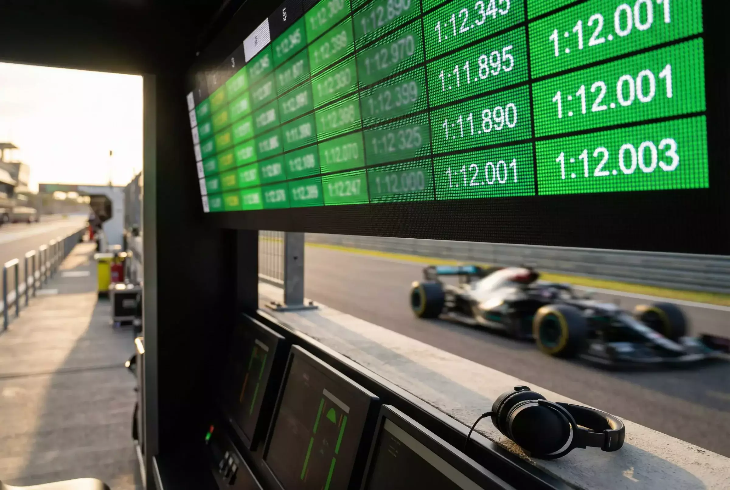 Timing-Monitor mit Formel 1 Rundenzeiten und Sektorzeiten während einer freien Trainingssitzung