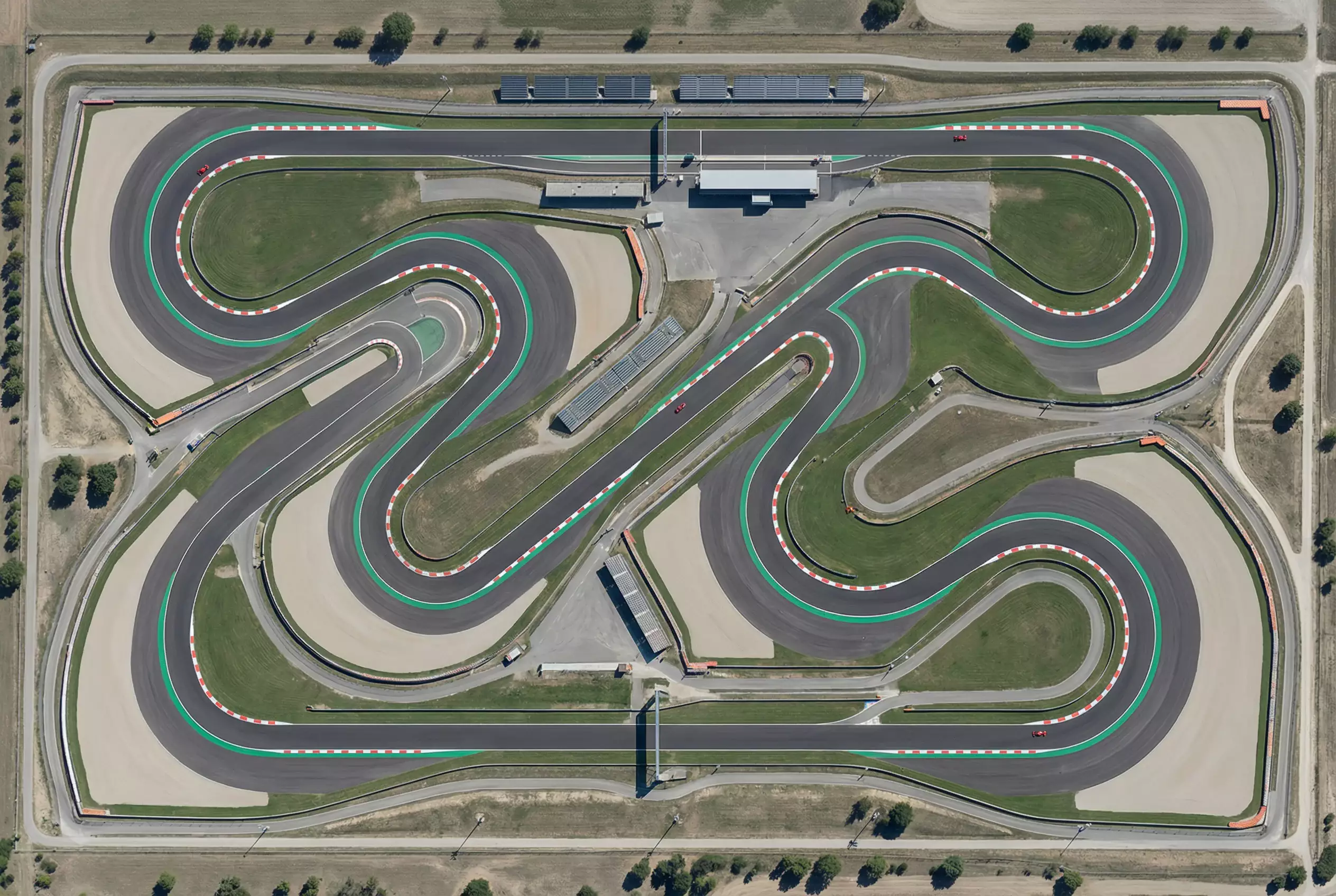 Formel 1 Rennstrecke aus der Vogelperspektive mit markierten Kurven und Sektoren für die Streckenanalyse